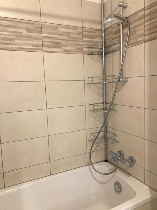 Appartement 87 M2 - 3 Chambres - 6 Personnes - Proche Paris - Parking Gratuit アニエール エクステリア 写真