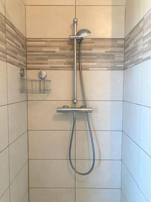 Appartement 87 M2 - 3 Chambres - 6 Personnes - Proche Paris - Parking Gratuit アニエール エクステリア 写真